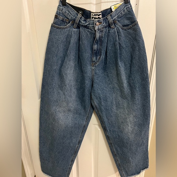 KBB by KAHLANA Women's Mid-Rise Wide
Leg 'The Kahlana Jean' - Dark Wash 8 NWT - Picture 5 of 9